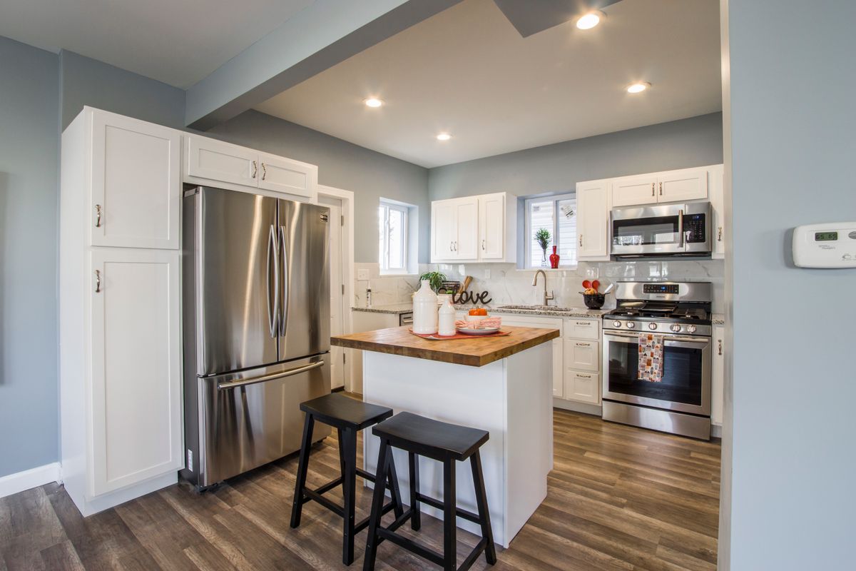 White Shaker Sink Base Cabinets | Super Cabinets